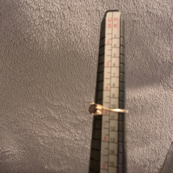10k solid gold ring with red garnet and diamonds size 4.75 weighs 1.3 grams - Picture 9 of 9
